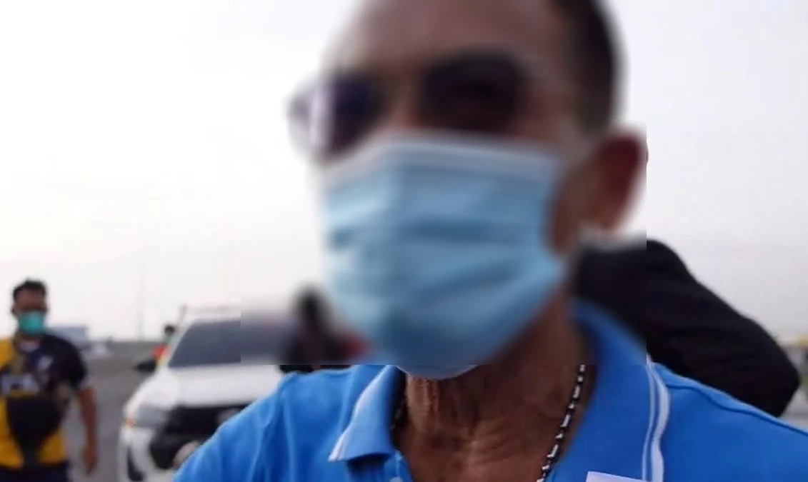 รถตู้คณะครู กลับจากดูงานวิชาการ เฉี่ยวท้ายกระบะ พุ่งชนแบริเออร์ ดับ 1