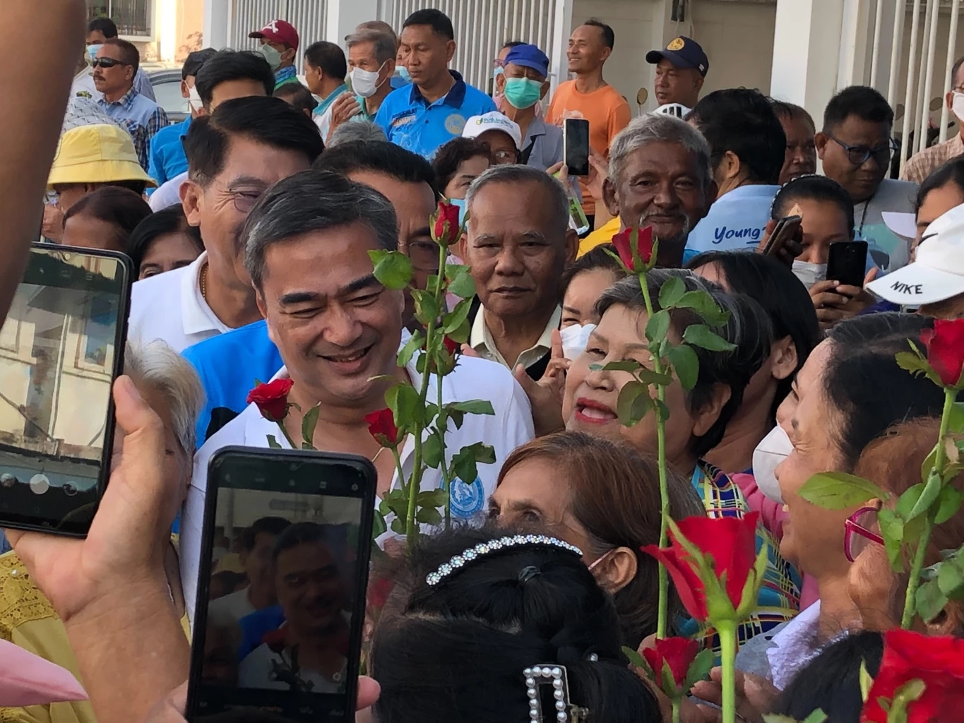 "อภิสิทธิ์" อ้อนชาวสงขลาให้โอกาส"สรรเพชญ” สานต่ออุดมการณ์"ปชป."