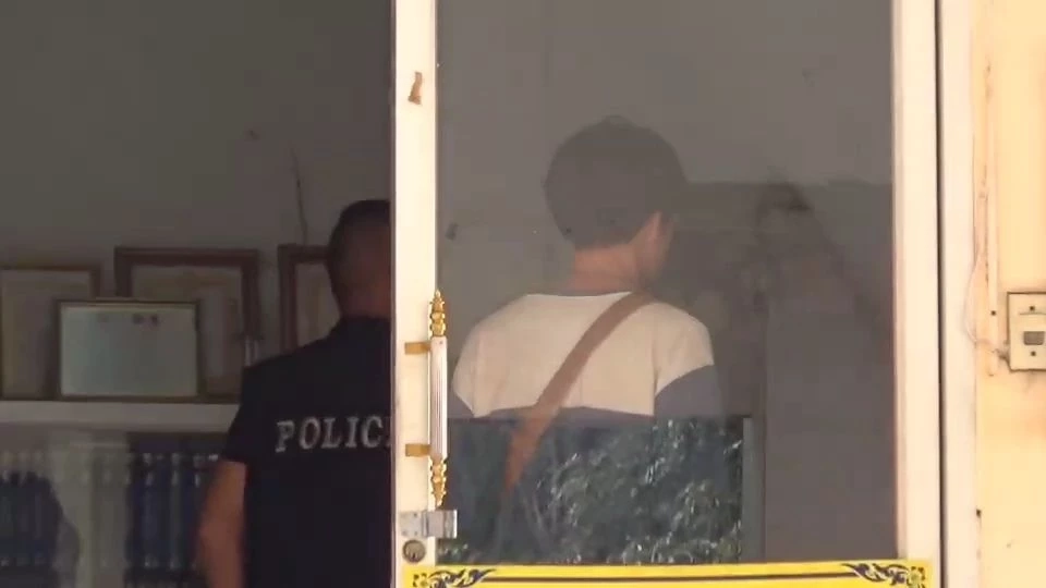 ไล่พ้นวัด! หลวงเจ๊ฉันบวบหนุ่มวัยรุ่น ที่มารอบวช โต้เถียง 2 ชม. ก่อนยอมสึก