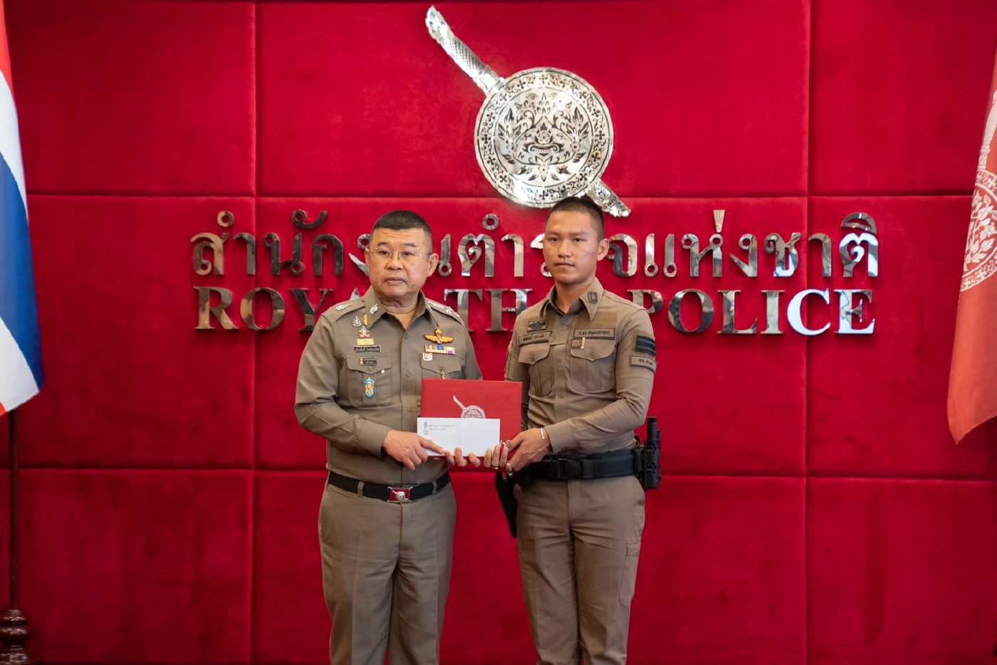 “ทำดี มีรางวัล” สายตรวจสาขลา รวบโจรปล้นร้านทอง เมืองพระสมุทรเจดีย์