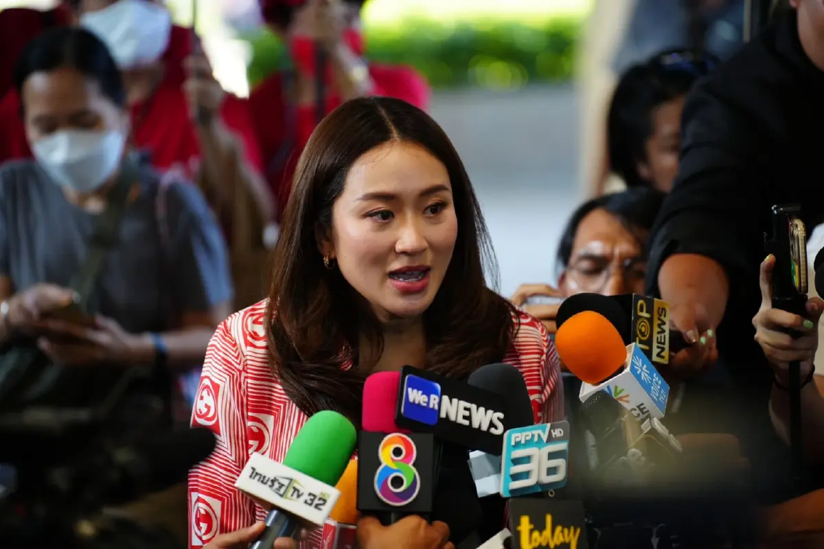 "แพทองธาร" เข้าพรรคเพื่อไทยเกาะติดผลเลือกตั้ง66 ขอบคุณประชาชนให้กำลังใจ