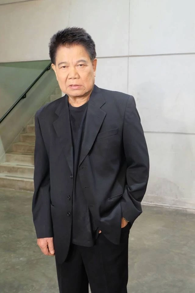 พ้นวิกฤต 'ครูชลธี ธารทอง' ลืมตาตอบสนอง ขยับตัวแล้ว หลังหัวใจหยุด