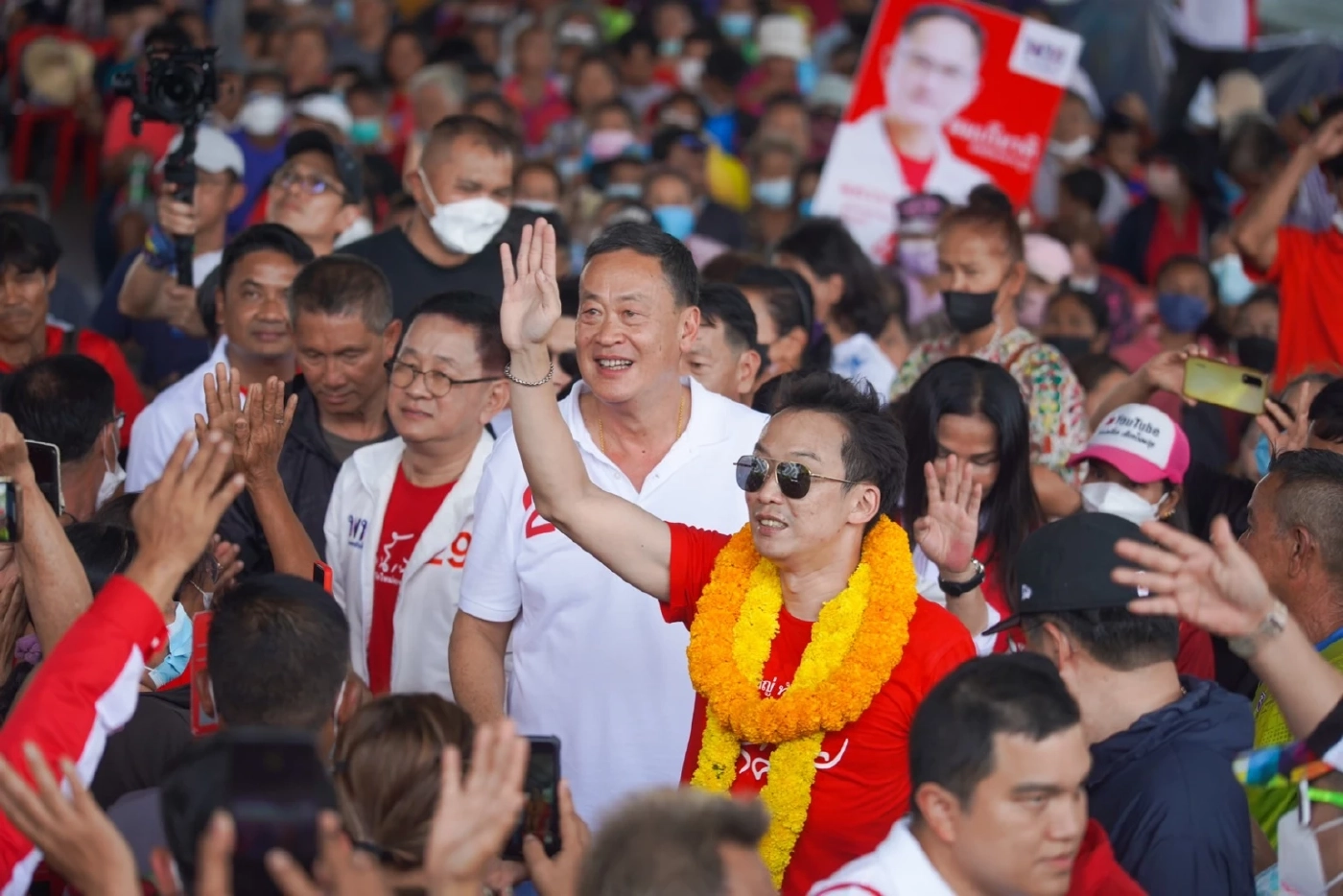 เลือกตั้ง 2566: พท.-ก้าวไกล ฟัดหนัก ถึงโค้งวัดใจหวังสู่เป้าหมายที่ต่างกัน