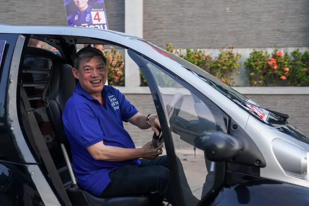 "เต้ ปณิธาน" ขับรถยนต์ไฟฟ้า (EV) หาเสียง ชูนโยบายพลังงานสะอาดแก้ปัญหาPM 2.5