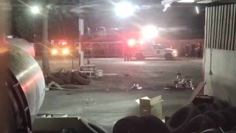 สยอง! รถบรรทุกน้ำมันจอดซ่อมถัง คนงานพลาดท่า "บึ้มสนั่น" ร่างกระจุย ดับ 2 ราย