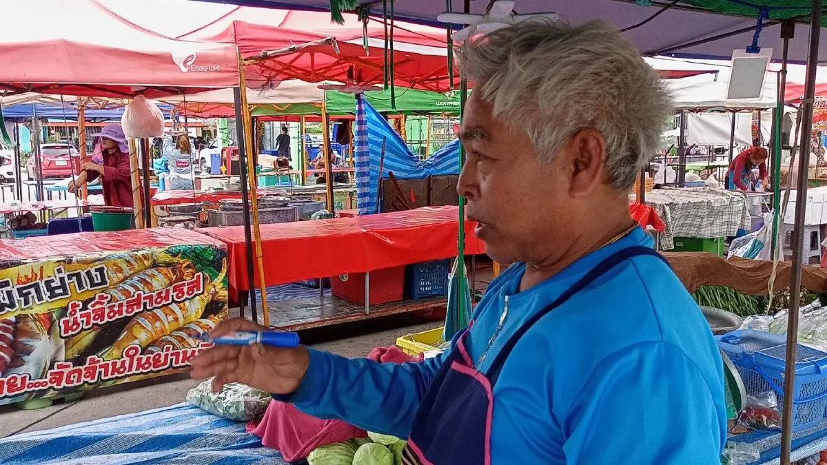 ระทึก! เปิดคลิปพายุหมุน กลางตลาดนัด พัดเต็นท์ปลิวเสียหาย