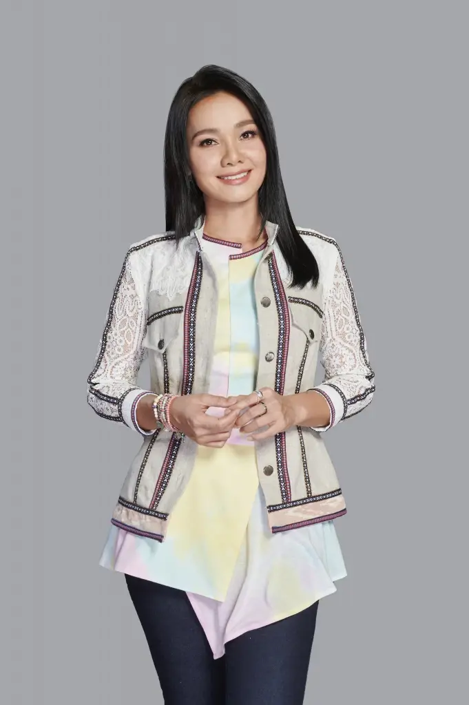 ต่าย อรทัย นำทีม เชิญชวนแฟน ๆ เข้าคูหา กาบัตรเลือกตั้ง 