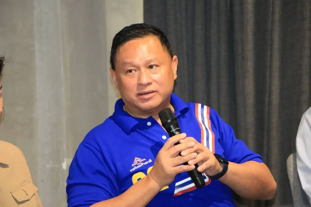 "เสธ.หิ" ร่วมเสวนากับเยาวชนรุ่นใหม่ ย้ำชัด ควรหยุดวาทกรรม "ชังชาติ"