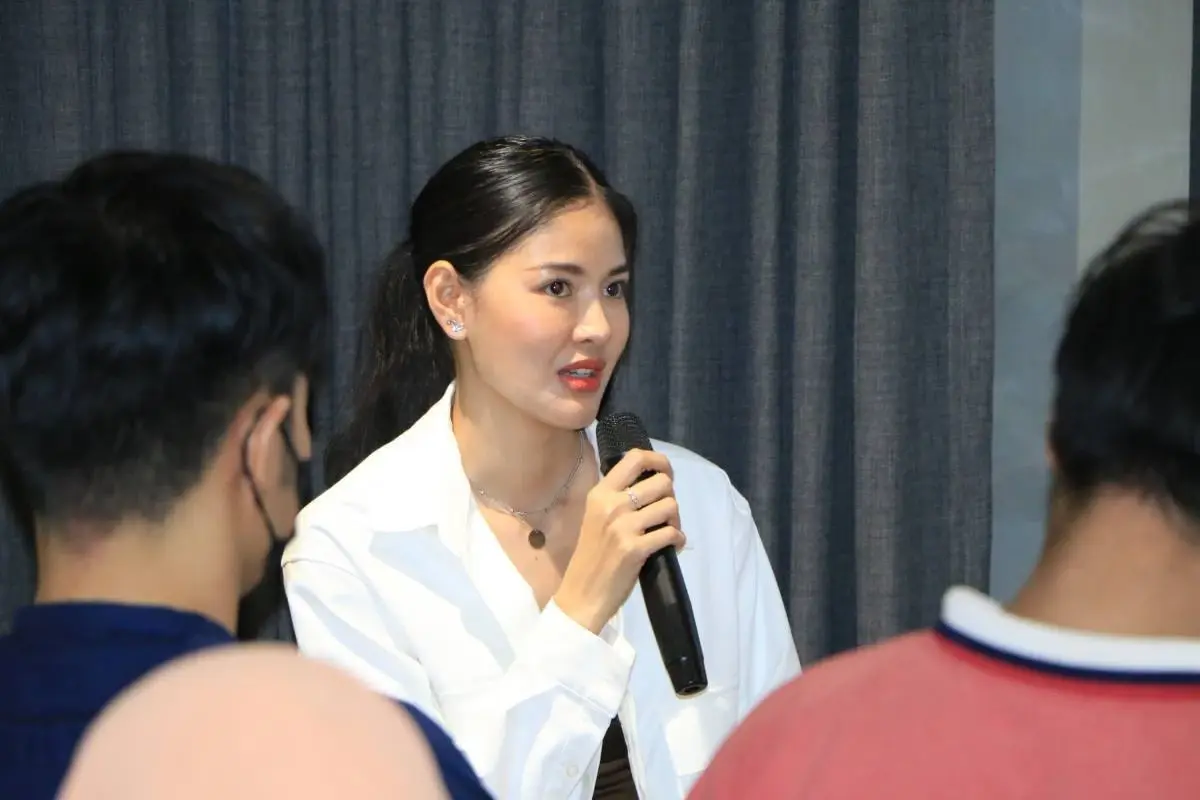 "เสธ.หิ" ร่วมเสวนากับเยาวชนรุ่นใหม่ ย้ำชัด ควรหยุดวาทกรรม "ชังชาติ"