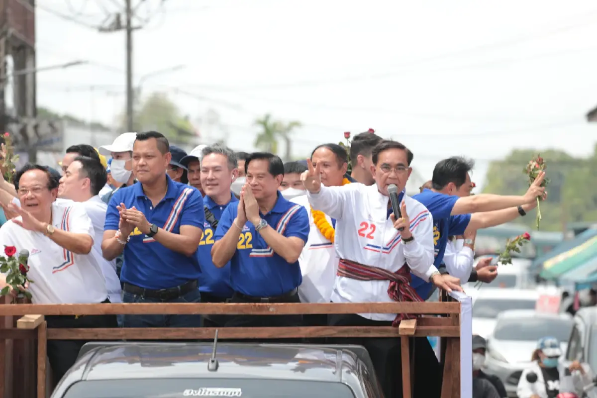 "พี่ตู่"ลุยสุราษฎร์เรียกคะแนนโค้งสุดท้าย อ้อนจับมือแล้วต้องเลือก รทสช.