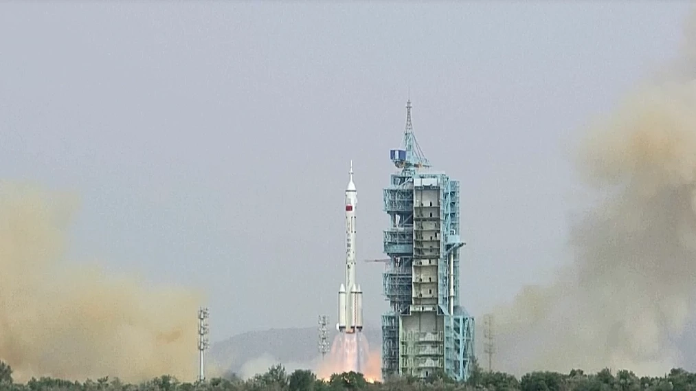 จีนส่งนักบินอวกาศพลเรือนคนแรกสู่สถานีอวกาศเทียนกง