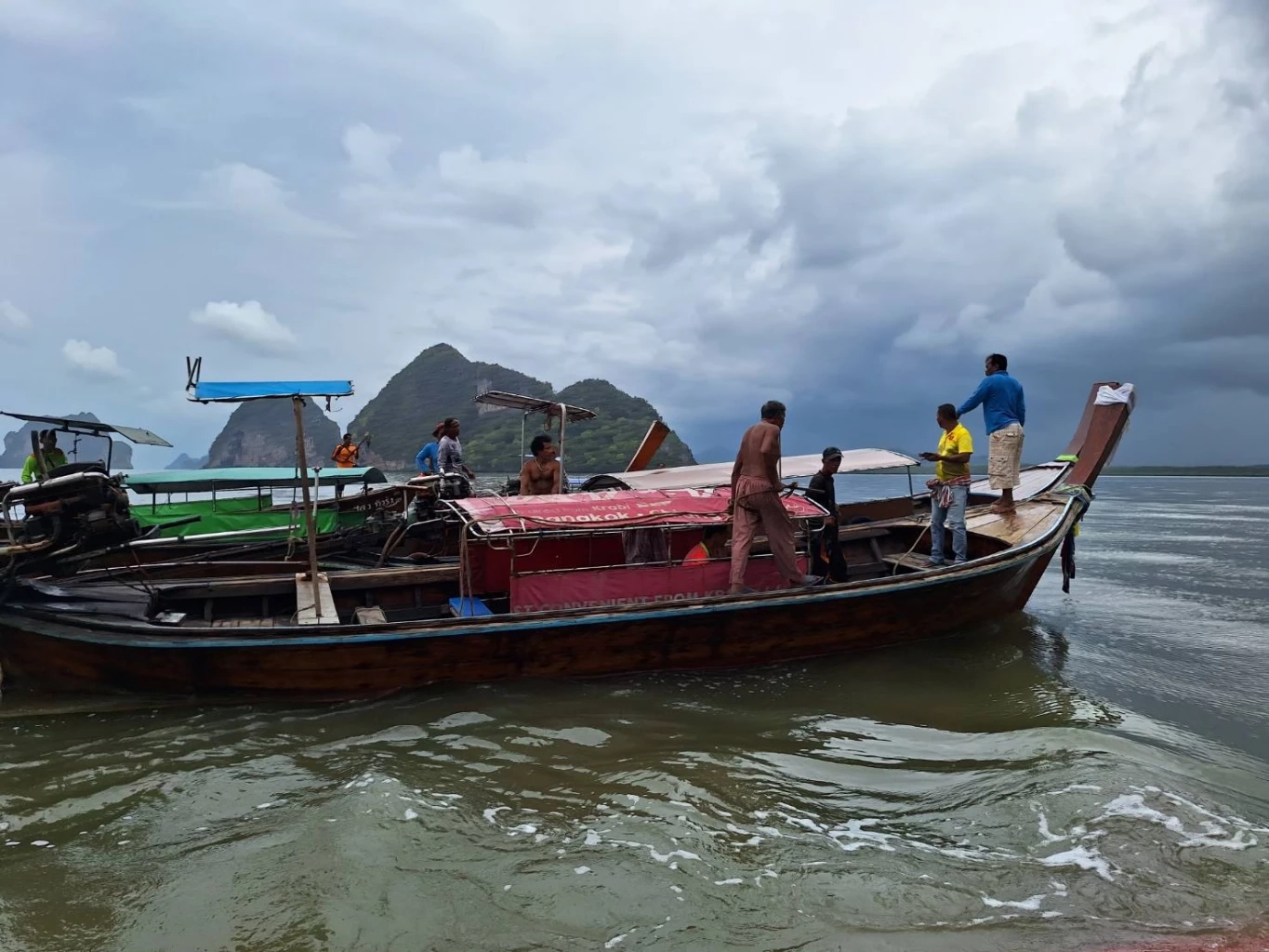 ด่วน! เรือหัวโทง นำ นทท.ต่างชาติ เที่ยวอ่าวพังงาล่ม ใกล้เกาะปันหยี