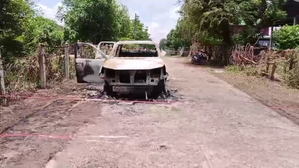 ชายคลั่งดักยิงคนแก่ หน้า รร. ลูกชายจะพาแม่ไป รพ. เจอไล่ยิง-เผารถวอด