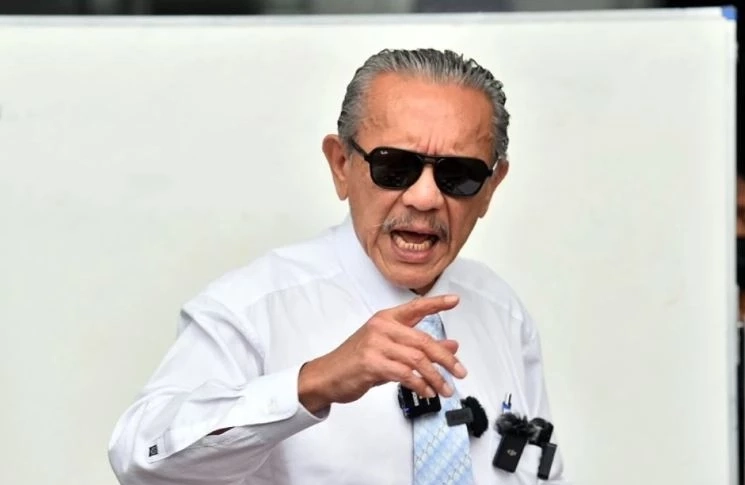 นายชูวิทย์ กมลวิศิษฎ์ อดีตนักการเมือง