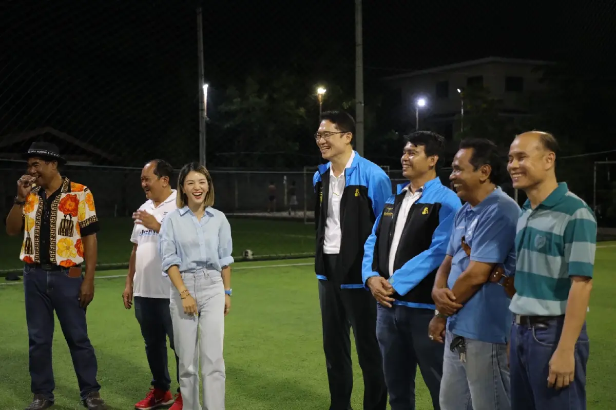 "องอาจ-มาดามเดียร์" ลุยหาเสียงฝั่งธน เล็งเข้าหากลุ่มคนยังไม่ตัดสินใจ