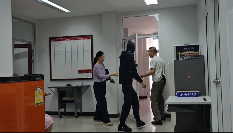 ไม่มีสำนึก! ฝากขังหลานนักการเมืองขับเบนซ์หัวร้อน หลังข่มขู่ผู้เสียหาย