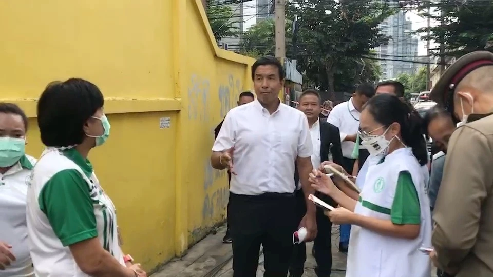 ผู้ว่าฯ กทม.ลงพื้นที่ช่วยเหลือ เหตุเพลิงไหม้ ซอยวุฒากาศ 18-20