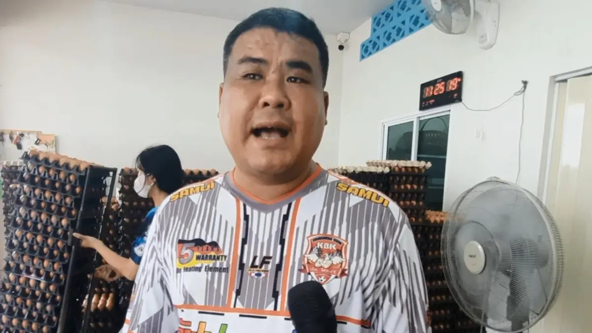 นายโกศล นาดำ เจ้าของร้านเล็กไข่สด
