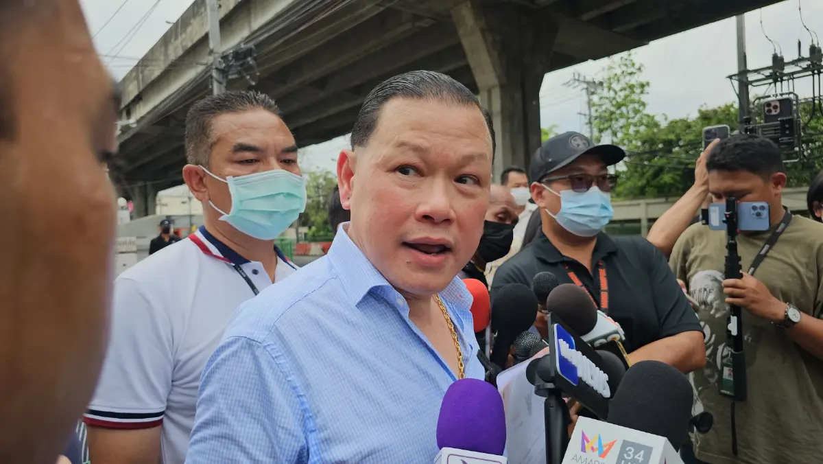 “สันธนะ” แจ้งความเอาผิด “ชูวิทย์” 3 ข้อหา เหตุปะทะหน้าพรรคก้าวไกล