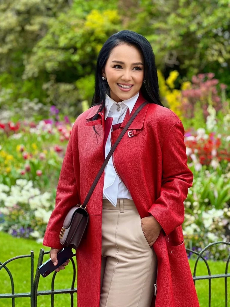 ย้อนรอยดราม่าดาราคนดัง 'หลงเข็มทิศชีวิต' วงจรลัทธิ 'ครูอ้อย ฐิตินาถ'