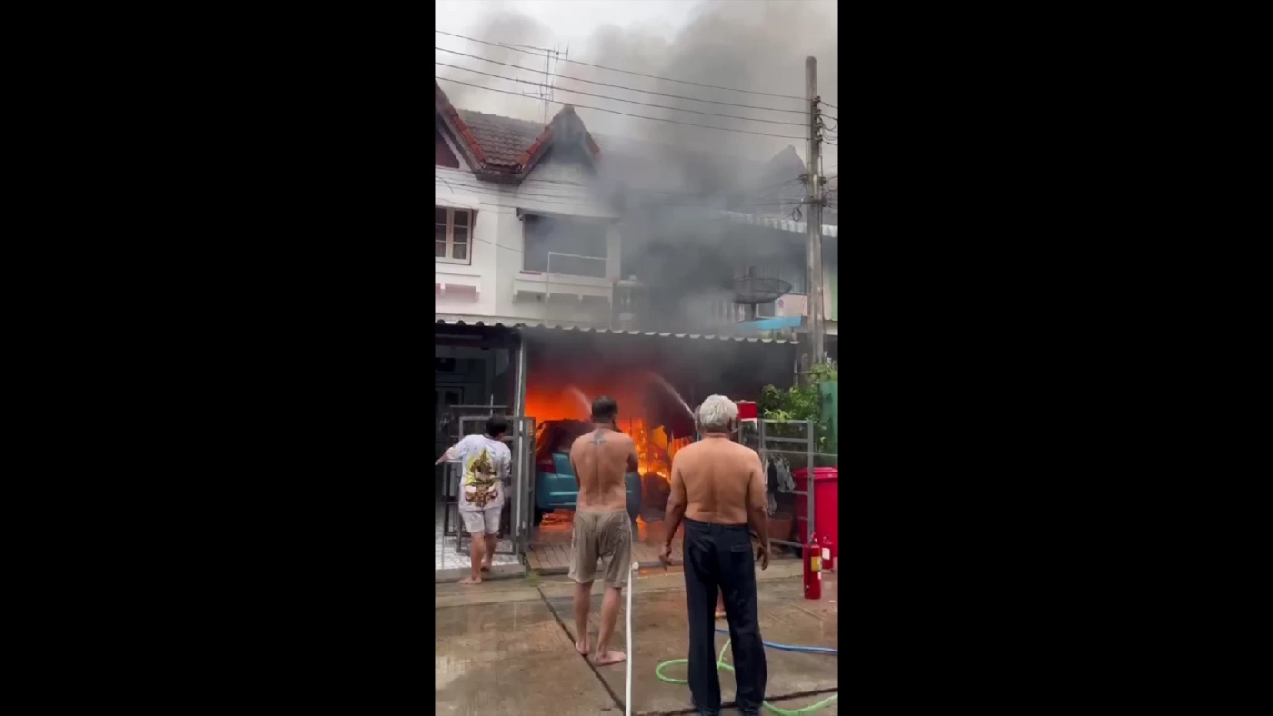 ระทึก! แม่อุ้มลูกน้อย ทารก 20 วัน กระโดดหนีตายจากชั้นสอง ไฟคลอกสุนัข 5 ตัว