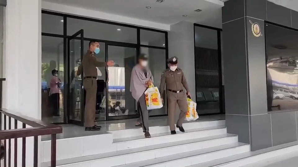 คุมตัว อดีตพระอาจารย์คม พร้อมพวก ฝากขังศาล คดียักยอกเงินวัด 180 ล้าน