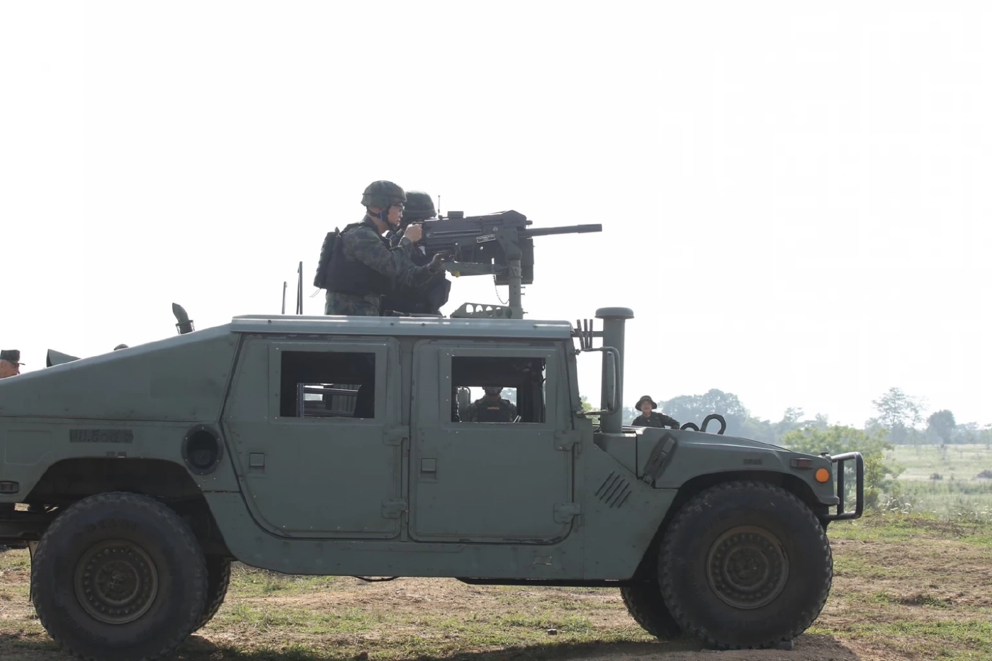 "ผบ.ทร." โชว์ยิง MK-19 พอใจบรรลุเป้าหมาย ฝึกร่วม "ทบ.-ทอ."