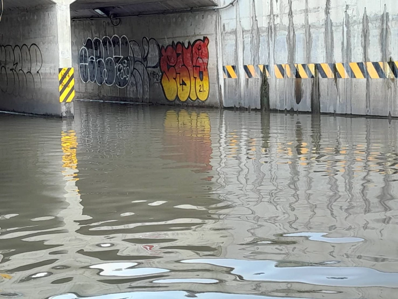 ชาวบ้านโคราชโวย สุดทนปัญหาซ้ำซาก น้ำท่วม "อุโมงค์ทางลอดรถไฟทางคู่"