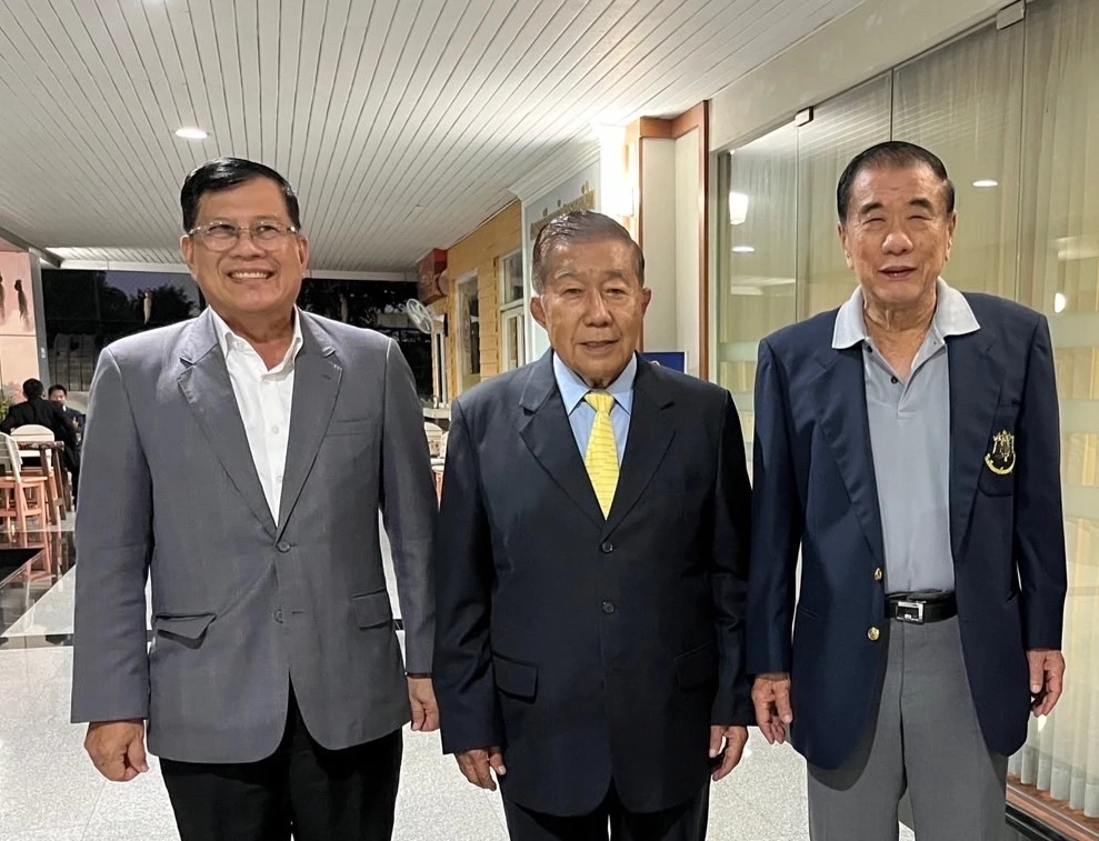 วันเกิดครบ 91 ปี "บิ๊กจิ๋ว" ยิ้มร่าแข็งแรง ร่วมขับร้องเพลงเก็บตะวัน (มีคลิป)