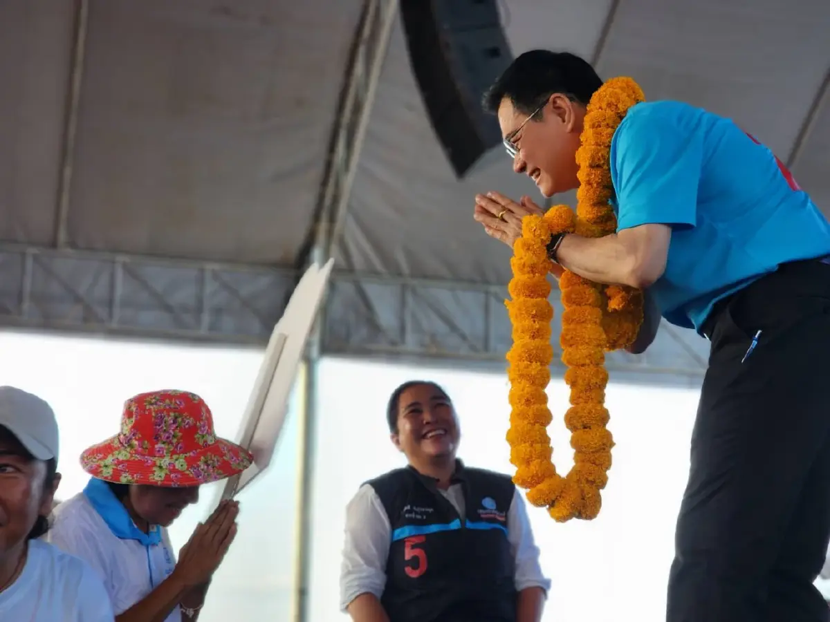 "จุรินทร์" ลุยหาเสียงลานปูดำ ลั่นคนใต้ต้องมีศักดิ์ศรีอย่าให้ใครซื้อเสียง