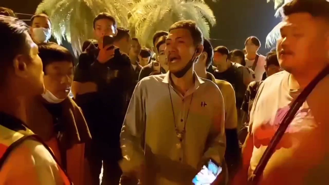 เปิดคลิป วินจยย.พัทยา ยกพวกเจรจา คนขับโบลท์ หวิดปะทะ ตร.หิ้วเคลียร์โรงพัก