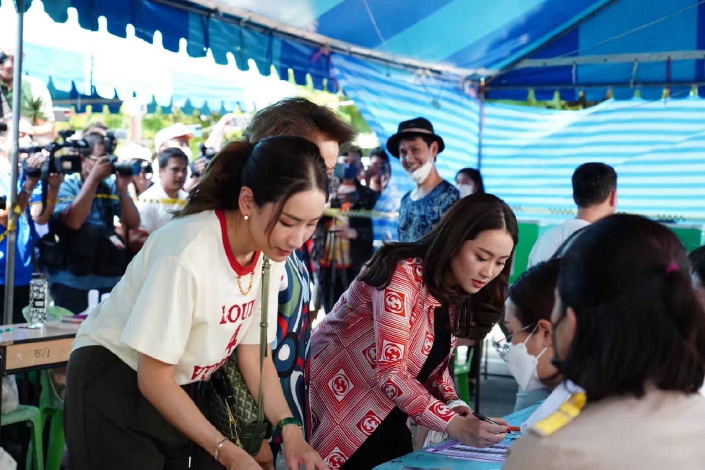 "อุ๊งอิ๊งค์" ใช้สิทธิเลือกตั้ง มั่นใจหลังปิดหีบไม่กลัวยุบพรรค