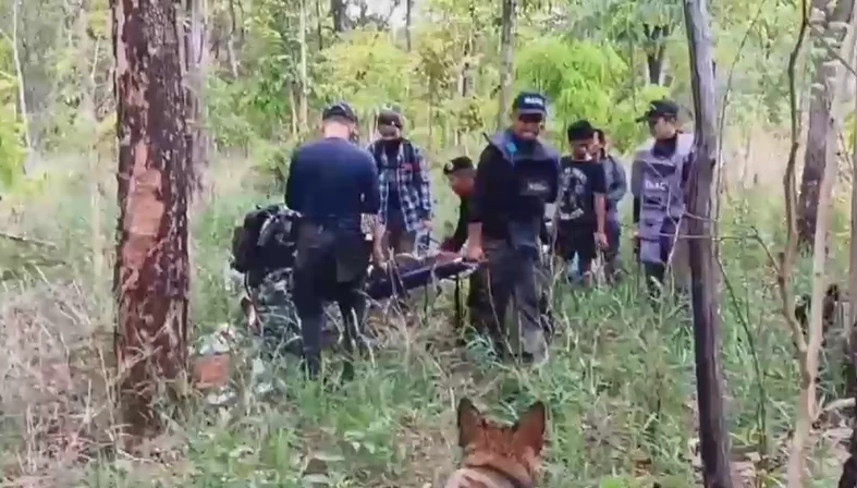 เปิดภาพวินาทีชีวิต! ช่วยคนไทย "เหยียบกับระเบิด" บาดเจ็บขาขาด (มีคลิป)