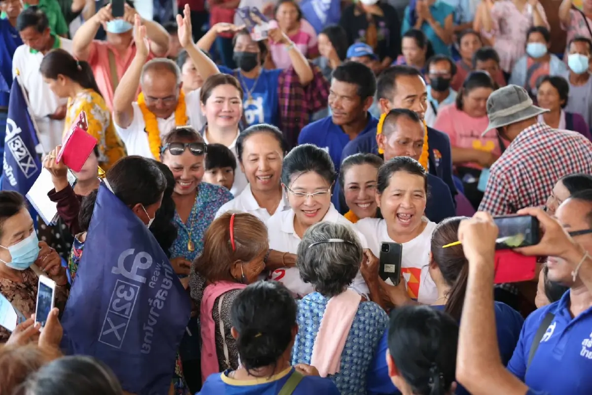 "ไทยสร้างไทย"บุกอำนาจเจริญ ชาวบ้านเชียร์ "สุดารัตน์" นายกฯคนอีสาน