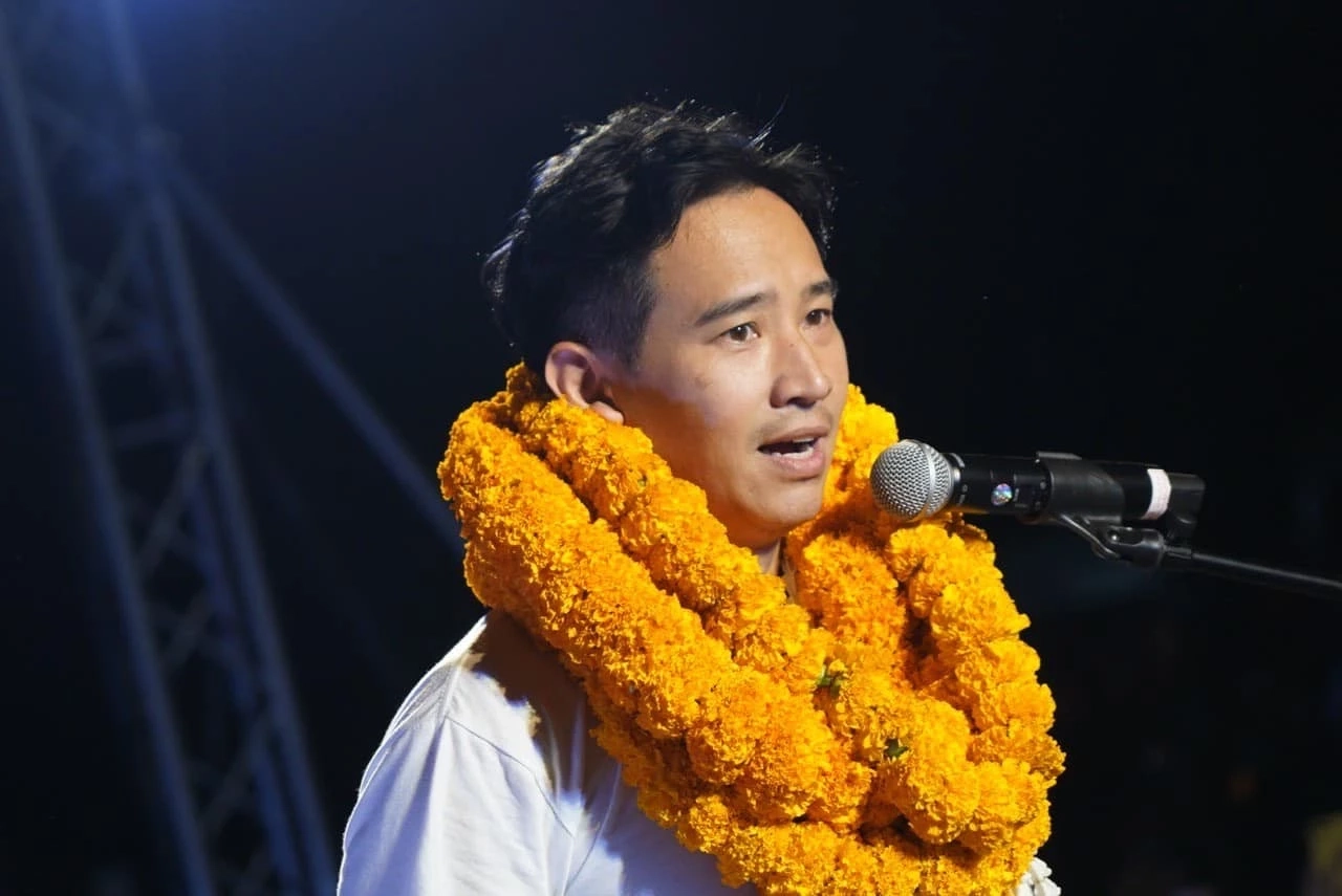 พิธา  ลิ้มเจริญรัตน์  หัวหน้าพรรคก้าวไกล และแคนดิเดตนายกฯ พรรค 