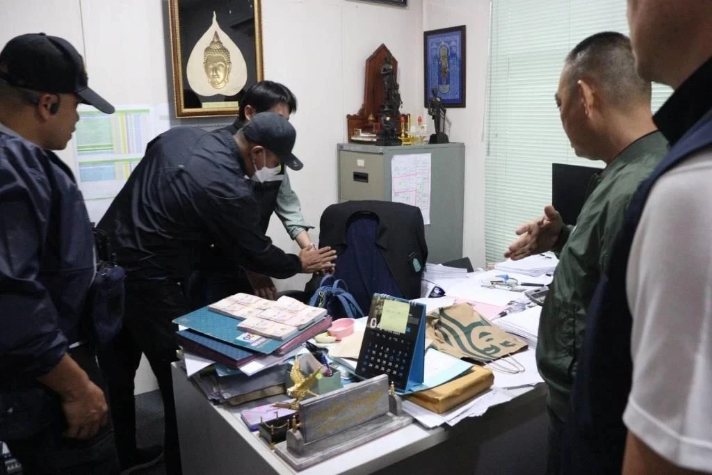 ย้อนประวัติ "เอกพจน์" นายกคลองหลวง ถูกแจ้งข้อหาเรียกรับสินบน 3 ล้าน 