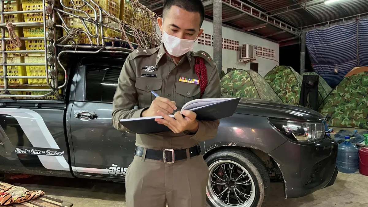 คนงานเก็บมังคุด เปิดศึกลูกชายเจ้าของล้ง ปาระเบิดปิงปอง บึ้มสนั่น เจ็บ 10 ราย