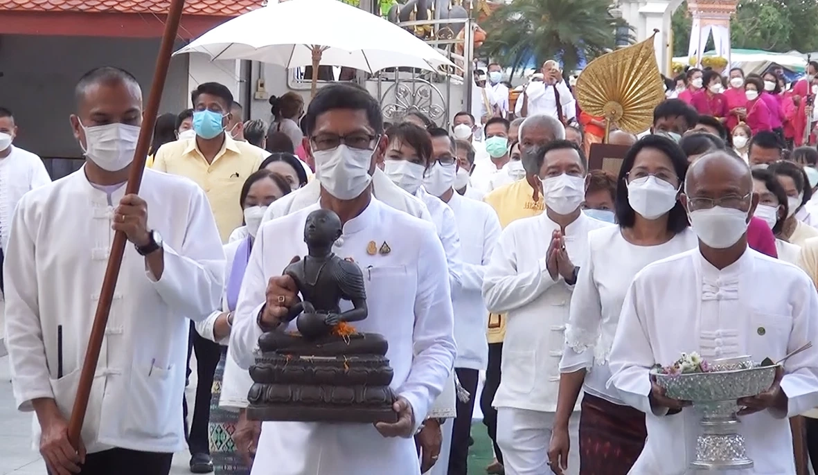 วัดศรีโคมคำ สั่งเลิกขายดอกไม้สักการะ "พระเจ้าตนหลวง" เพื่อพาคนเข้าวัด