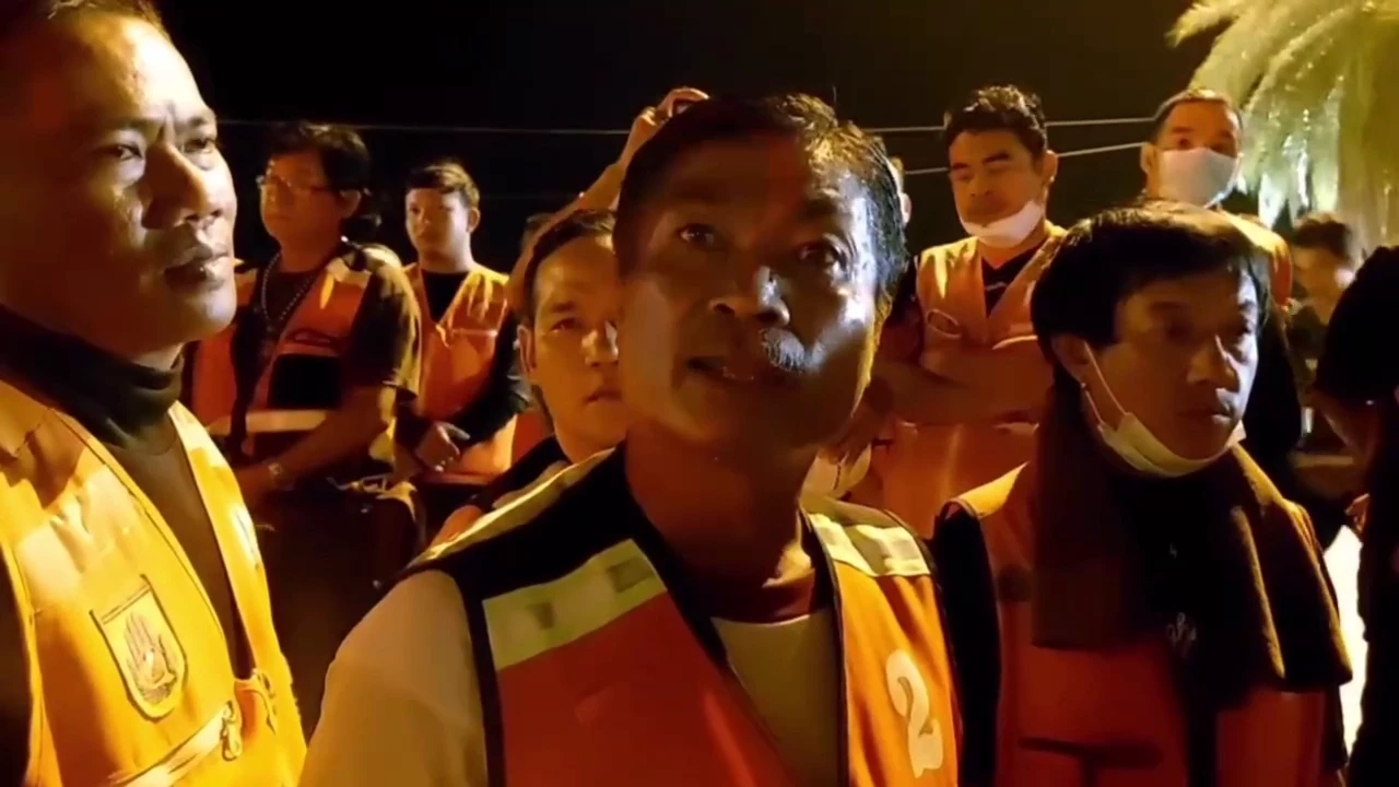 เปิดคลิป วินจยย.พัทยา ยกพวกเจรจา คนขับโบลท์ หวิดปะทะ ตร.หิ้วเคลียร์โรงพัก