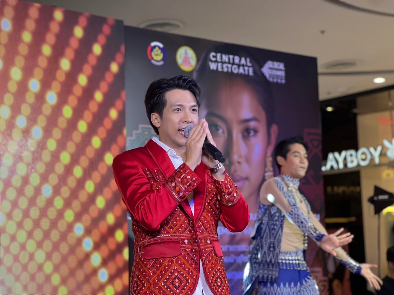 ชวนเที่ยว มหกรรมมนต์เสน่ห์ผ้าทอ 9 ลาย ยกระดับดีไซน์สู่สากล  