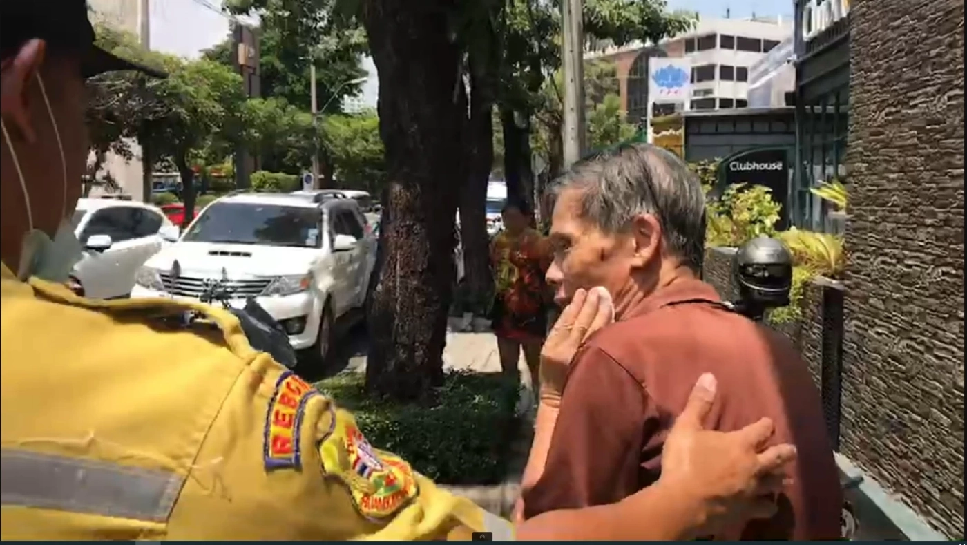 ด่วน! หนุ่มคลั่ง หวั่นโดนแย่งสมบัติ ชักปืนยิงคนครอบครัวเจ็บ 2 ราย