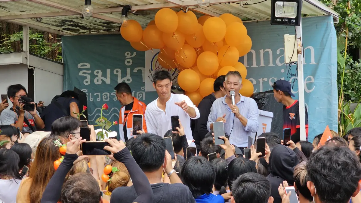 "ธนาธร" ลุยนครนายกช่วยหาเสียงผู้สมัคร ส.ส. 2 เขตพรรคก้าวไกล