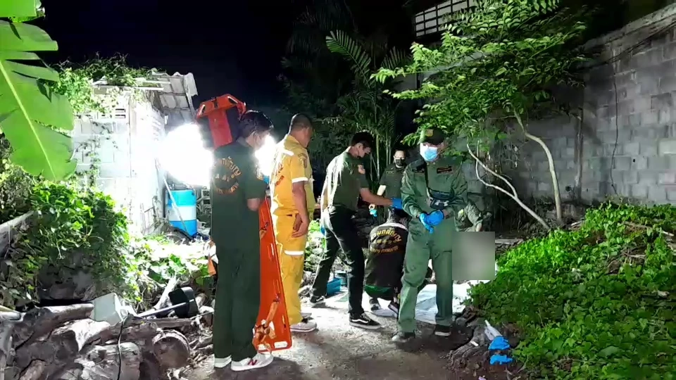 สลด! พบศพหญิง 62 ปีเสียชีวิตปริศนา ถูกสัตว์รุมแทะในบ้านสวน