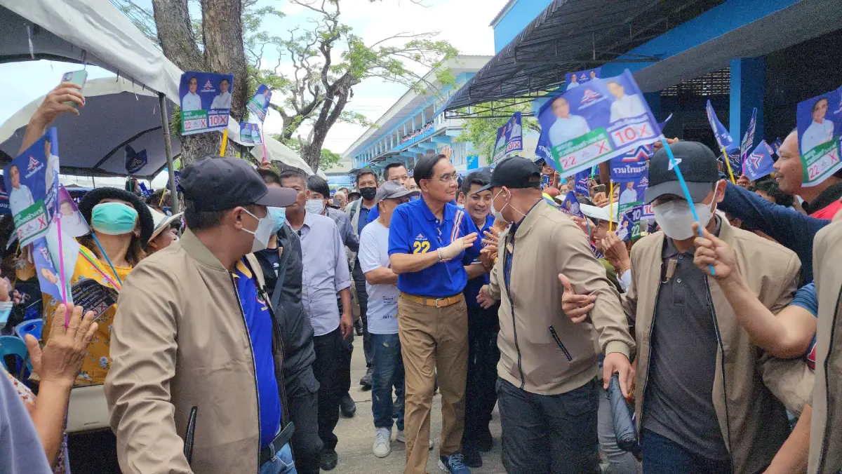 "ประยุทธ์" บุกเมืองคอน อ้อนกาเลือก 2 ใบ "ลุงตู่- ผู้สมัคร ส.ส.รทสช."