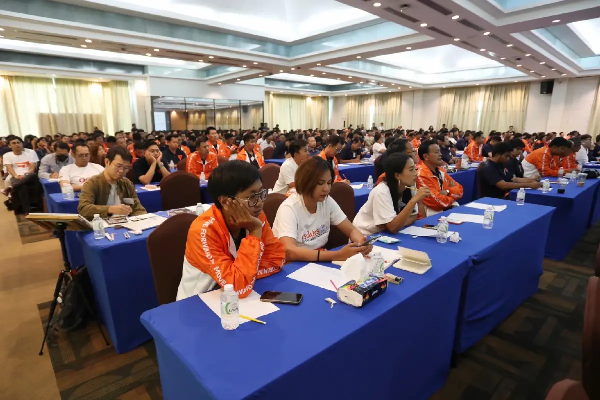 "พิธา" ติวเข้ม ส.ส. เดินหน้าขอบคุณประชาชน พร้อมเริ่มงานทันที