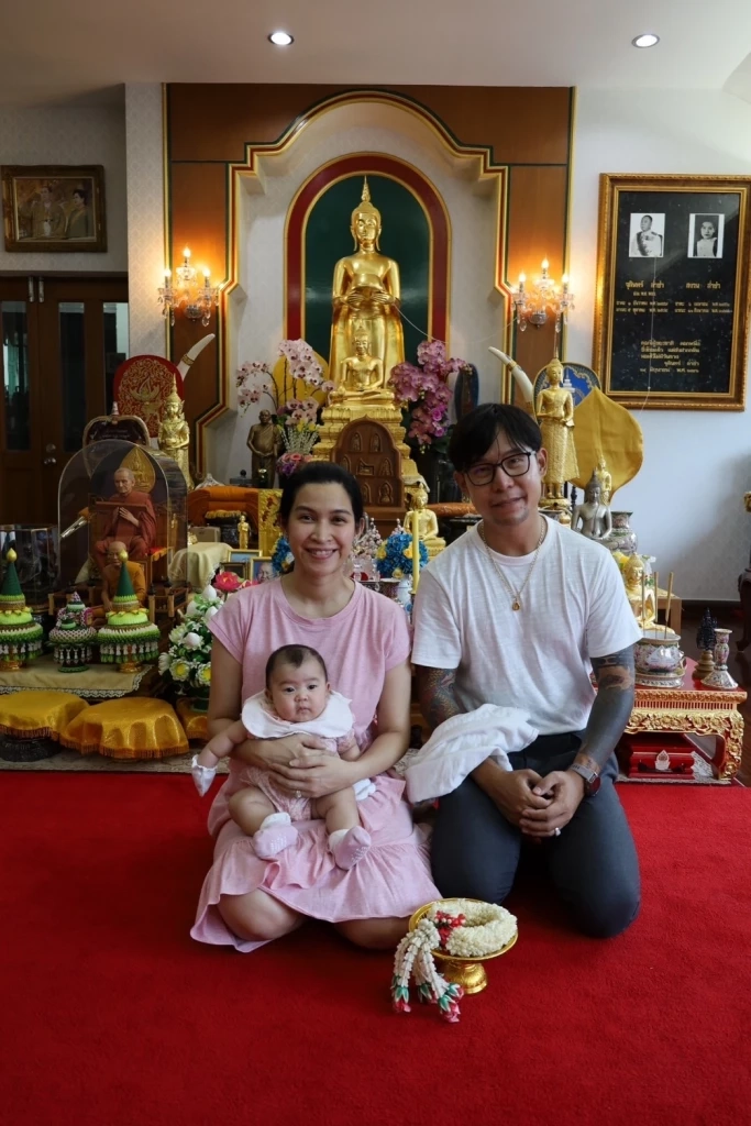 เปิดภาพความน่ารัก โกนผมไฟ น้องมีตังค์ หลานสาวแห่งบ้าน ศิระฉายา