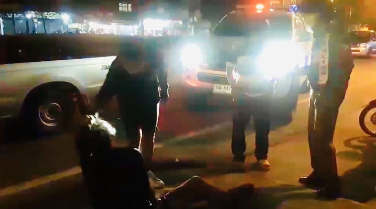 ฉุนแอบไปกินเหล้า! เมียลากผัวไปกระทืบข้างถนน หลังโทรหา 30 สาย ไม่ยอมรับ