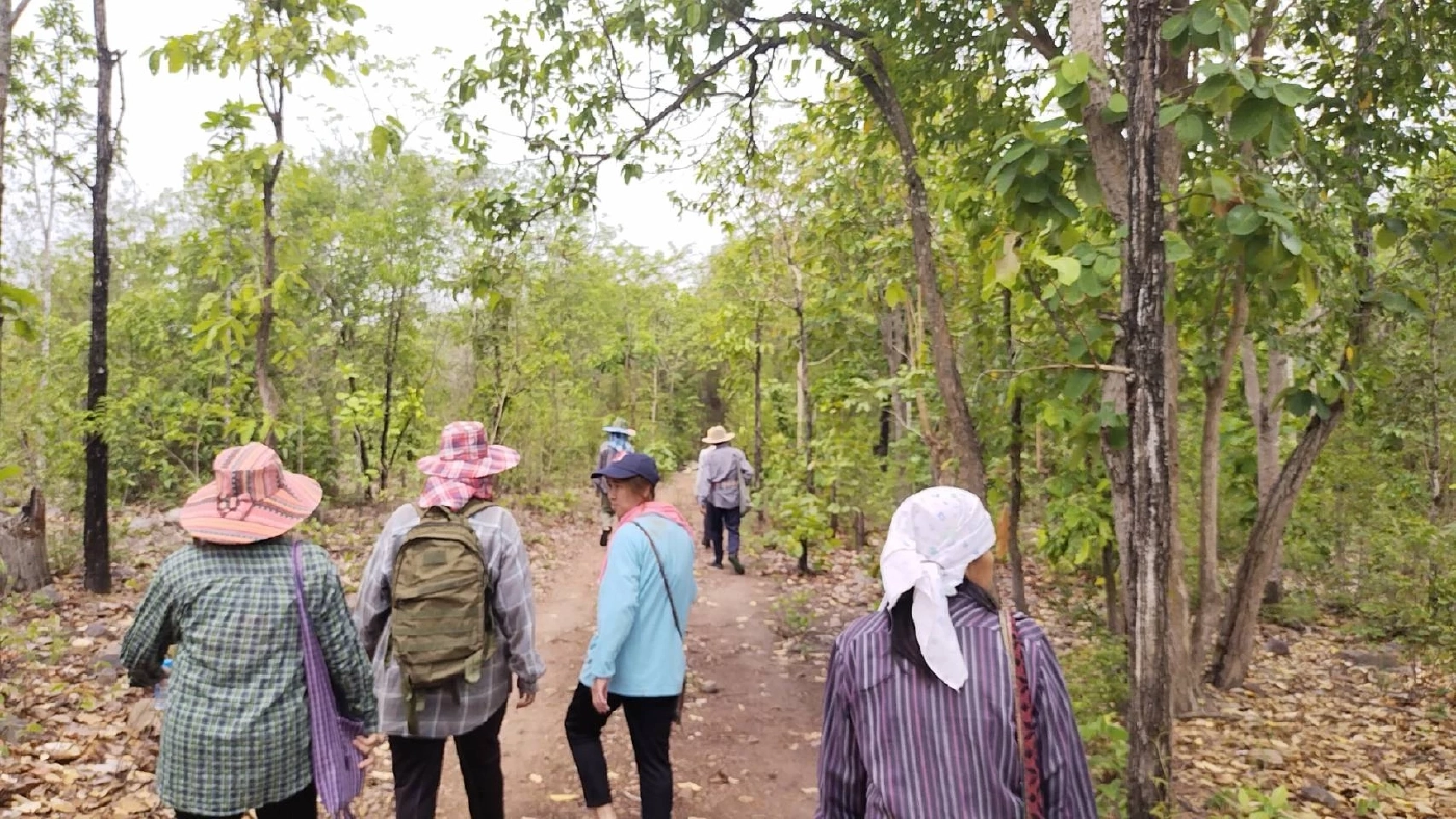 ทำพิธีจุดธูป หมากกำปูใบ บอกกล่าวเจ้าป่า ขอให้พบ“น้องปิงปอง”