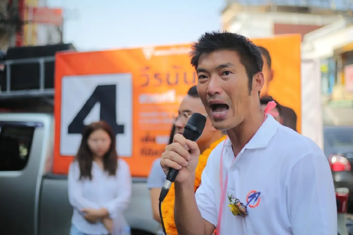 "ธนาธร" เดินสายหาเสียงอีสาน ย้ำโอกาสเปลี่ยนแปลงดีที่สุดคือ "ก้าวไกล"