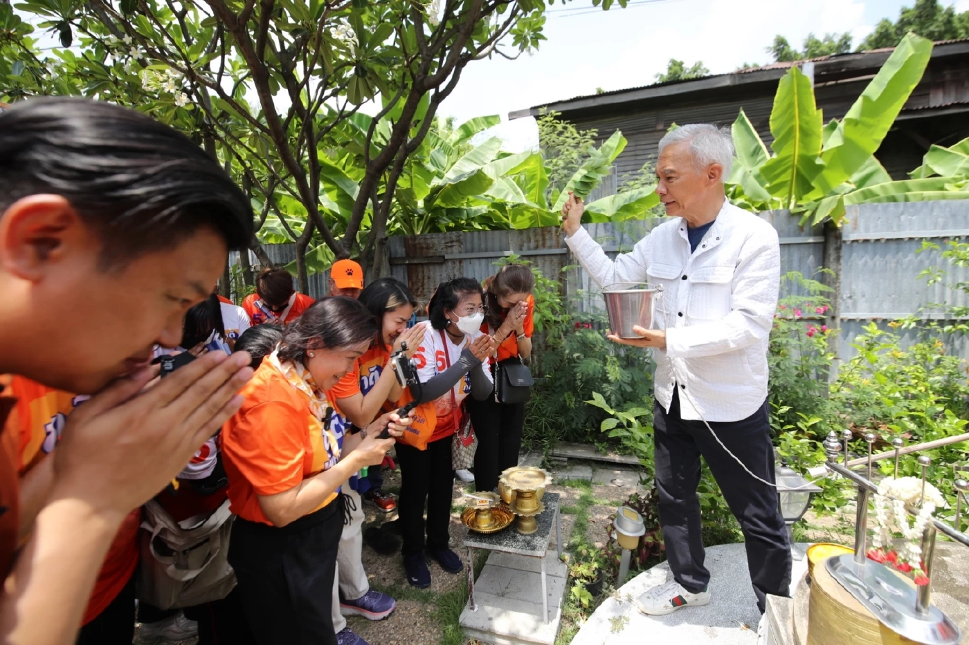 "สุวัจน์-เทวัญ" เปิดบ่อน้ำศักดิ์สิทธิ์บ้านคุณย่าโม ขอชัยชนะศัตรูแพ้พ่าย